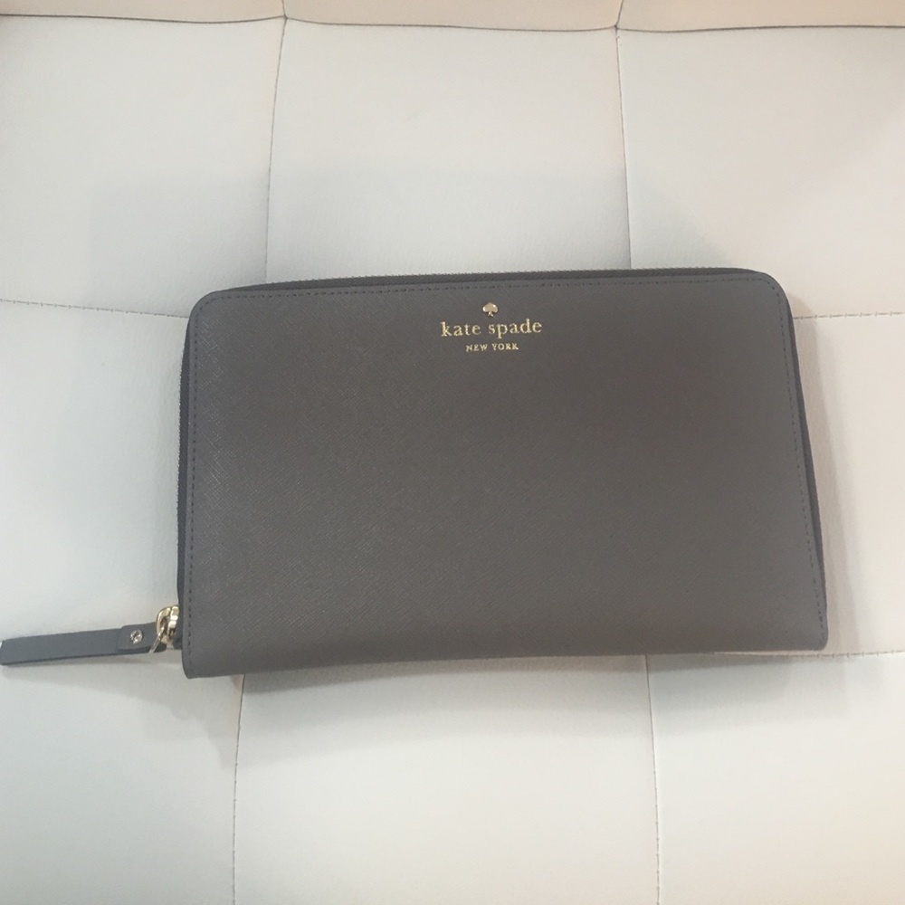 Kate Spade Mikas Pond travel wallet in cliff grey